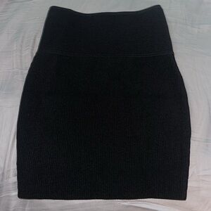 BRAND NEW Aritzia Babaton black skirt